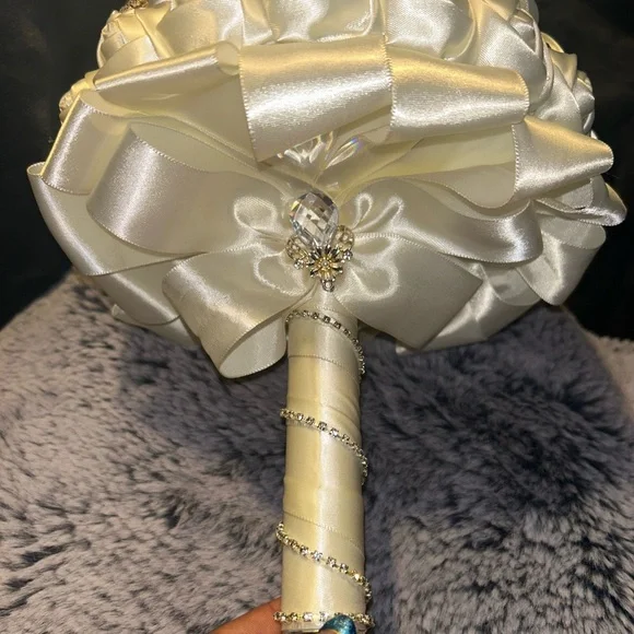 Elegant Ivory and Gold Bridal Bouquet - Picture 2 of 5